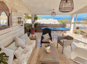 Location d’une élégante maison meublée de type F5 avec piscine et vue mer à Saint-Paul Réunion
