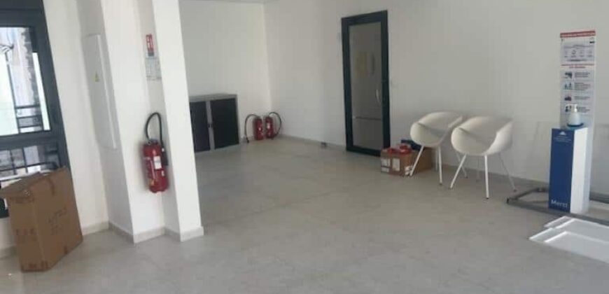 À louer professionnel neuf situé au centre-ville de L’Étang-Salé-les-Hauts à La Réunion