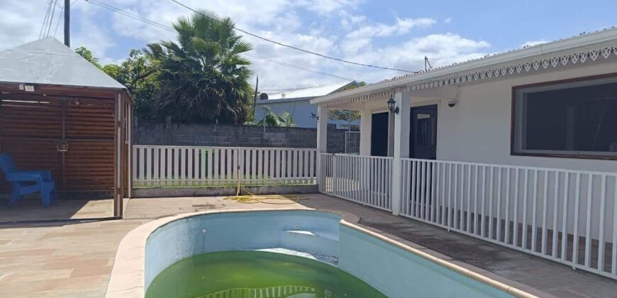 À vendre ensemble immobilier T3 + T2 avec piscine et terrain de 572 m² à Saint-Louis Réunion