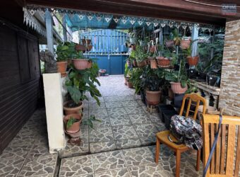 À. vendre un terrain de 598 m2 idéalement situé en hypercentre de Saint-Pierre en zone UD Réunion