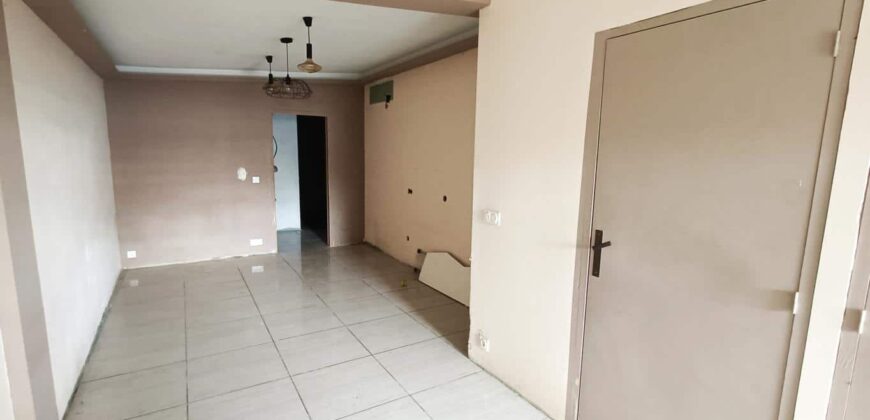 À louer grand local commercial de 260 m² idéalement situé au rond-point des Métiers à Quartier Français Sainte Suzanne Réunion