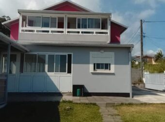 À vendre villa T4 en duplex avec vue mer située au Tampon, Réunion