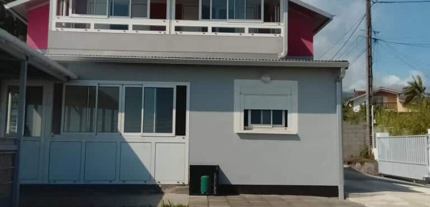 À vendre villa T4 en duplex avec vue mer située au Tampon, Réunion