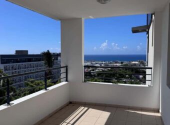 À louer appartement F3 lumineux avec vue mer et montagne à Sainte-Clotilde Réunion