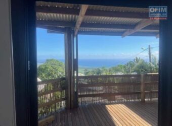 À louer une belle villa F4 de 96.81 m2 avec piscine située dans le quartier recherché du Manirons Réunion