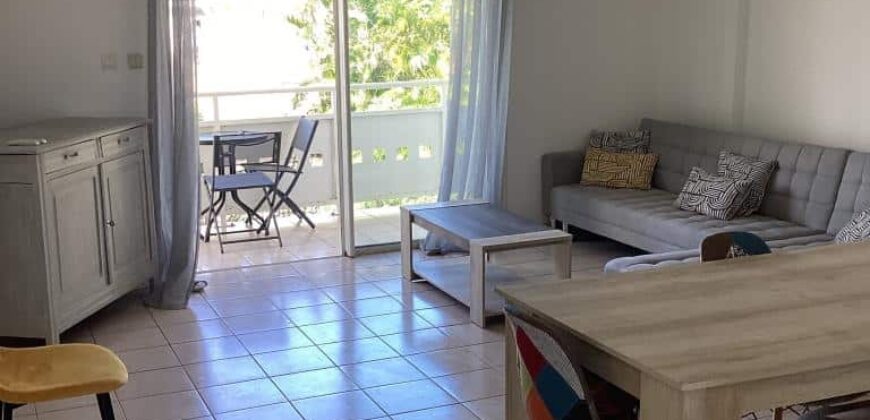 À louer un lumineux appartement F4 meublé offrant vue mer et montagne à Sainte Marie Réunion