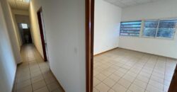 À louer un ensemble de quatre locaux professionnels de 70 m2 chacun situés au Tampon Réunion