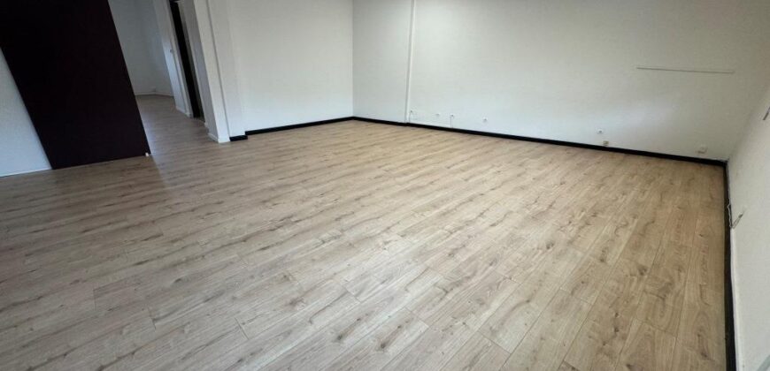 À louer Le Tampon Réunion local professionnel ou commercial rénové 66 m² idéal activité pro