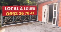 À louer local commercial de 32 m2 situé sur la RN3 au Tampon Réunion