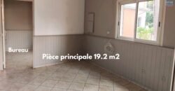 À louer local commercial de 32 m2 situé sur la RN3 au Tampon Réunion
