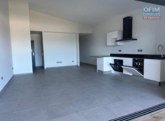 À louer un lumineux appartement F2 proche plages et commerces à Petit île Réunion