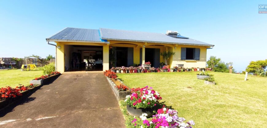 En vente une charmante maison F4 de 170 m² avec vue mer et montagne dans un cadre paisible à Bel Air, Saint-Joseph Réunion