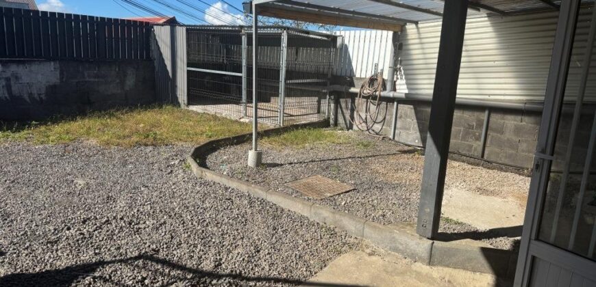 À louer un appartement F2 indépendant en rez-de-chaussée avec cour privée au Bras Creux, Tampon Réunion