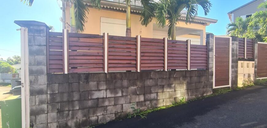 À louer une villa F4 de 80m2 avec jardin clôturé dans un lotissement résidentiel à Bras des Chevrettes, Saint-André Réunion