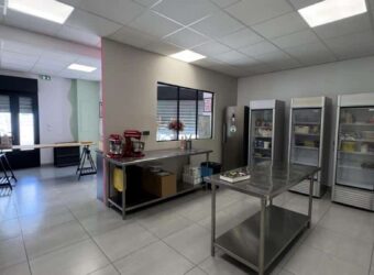 Location d’un joli local commercial de 43.50 m2 situé sur un axe passant à Saint Louis Réunion