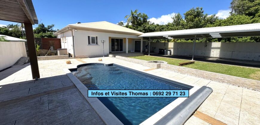 En vente une agréable villa récente de 95m2 avec piscine et garage à Sainte Anne Réunion