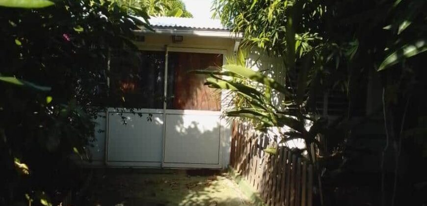 À vendre villa Bourbon bois sur un terrain de 200 m2 clôturé située à Saint Pierre Réunion