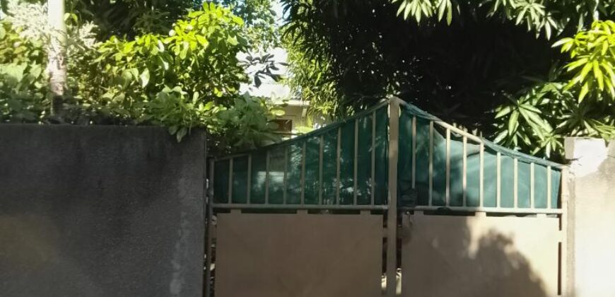 À vendre villa Bourbon bois sur un terrain de 200 m2 clôturé située à Saint Pierre Réunion