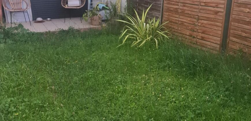 À vendre appartement F2 dans une résidence avec jardin à Sainte-Clotilde Réunion
