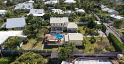 À vendre une belle villa T5/6 avec piscine et garages sur un terrain de 1515m2 située en hyper centre d’Étang Salé Les Hauts Réunion