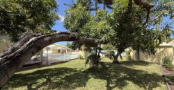 À vendre une belle villa T5/6 avec piscine et garages sur un terrain de 1515m2 située en hyper centre d’Étang Salé Les Hauts Réunion