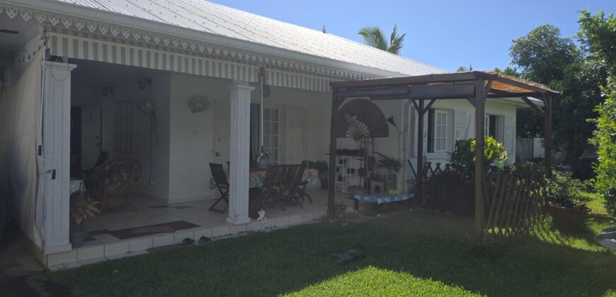 À vendre une belle maison créole de 130m2 en plain pied avec jardin arboré à Saint André Réunion