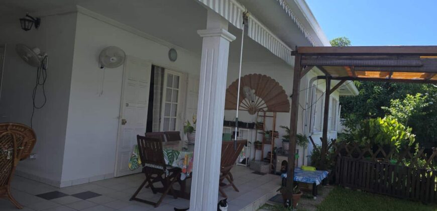 À vendre une belle maison créole de 130m2 en plain pied avec jardin arboré à Saint André Réunion