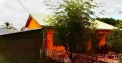 En vente villa T4 d’environ 90 m2 en dur sous tôle à rénover située à 8 minutes de Saint Pierre Réunion