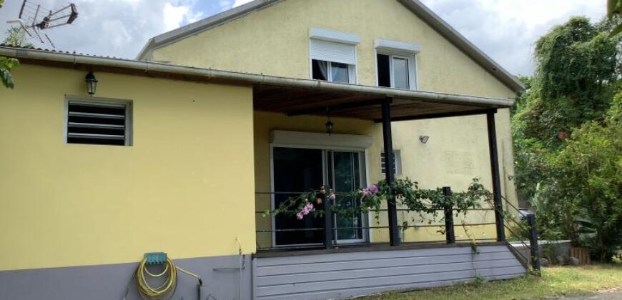 À louer villa T4 meublée de 119.19 m2 située au fond d’une impasse calme à Saint Louis Réunion