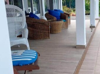 À louer une villa meublée de 110m2 avec jardin arboré aux Avirons Réunion