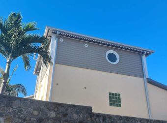 À louer une villa F4 de 80m2 avec jardin clôturé dans un lotissement résidentiel à Bras des Chevrettes, Saint-André Réunion