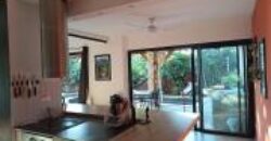 En vente maison F4 de 180 m² sur un terrain de 280m2 avec piscine à Piton Saint-Leu Réunion