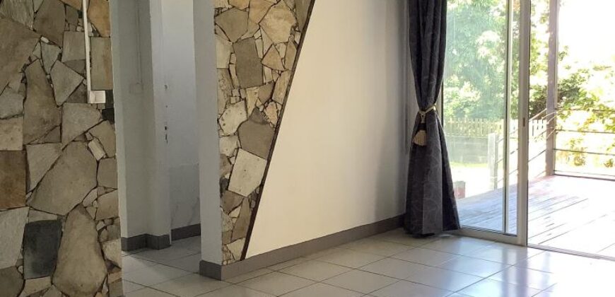 À louer villa T4 meublée de 119.19 m2 située au fond d’une impasse calme à Saint Louis Réunion