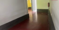À louer petit local commercial de 22 m2 situé en centre-ville de l’Étang-Salé les Hauts Réunion