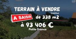 À vendre un terrain constructible offrant vue sur mer et montagne à Saint Paul Réunion