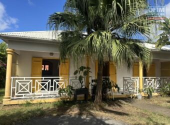 Villa F4 spacieuse au style créole avec garage à louer à Ligne Paradis Réunion
