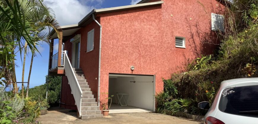 À louer une maison meublée de 80.16m2 nichée dans une cadre verdoyant à La Rivière Saint Louis Réunion
