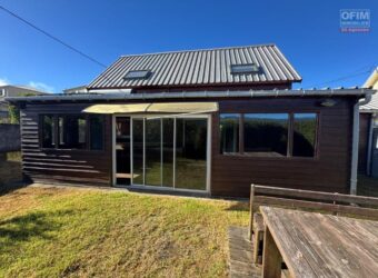 À louer une villa tout en bois de type F4 située dans le secteur recherché de Bois Court à La Plaine des Cafres Réunion