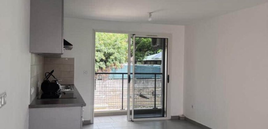 Location d’un lumineux appartement de 71.55m2 proche des commerces et écoles à Sainte Clotilde Réunion