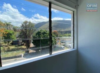 À louer un appartement F3 dans une résidence avec parking au Bas de la Rivière à Saint-Denis Réunion