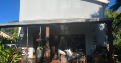 À vendre une villa T5 en duplex avec piscine située dans un environnement calme à Petite île Réunion