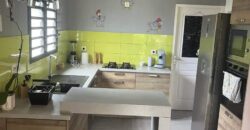 À vendre une villa T5 en duplex avec piscine située dans un environnement calme à Petite île Réunion