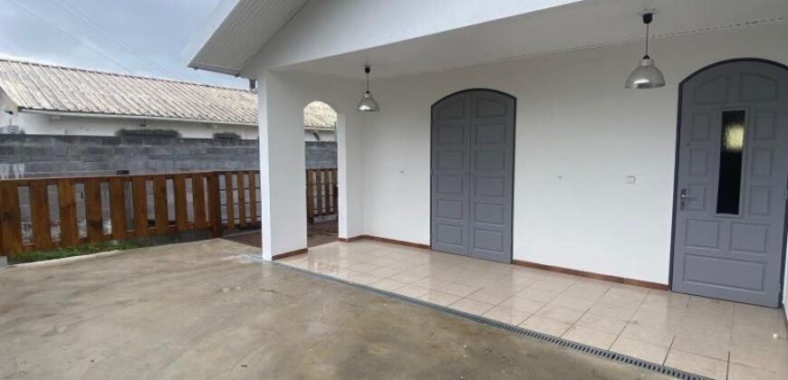 Location une charmante villa T4 de 88.91 m2 avec jardin située à La Grande Montée Sainte Marie Réunion