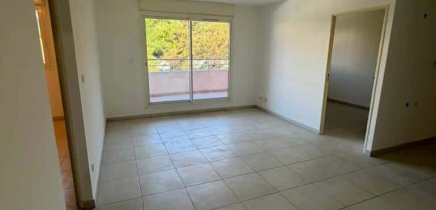 À vendre un appartement T3 de 51m2 proche des commerces à Sainte Clotilde Réunion