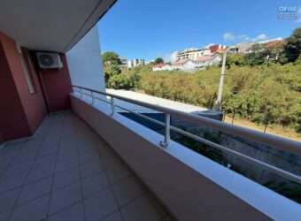À vendre un appartement T3 de 51m2 proche des commerces à Sainte Clotilde Réunion