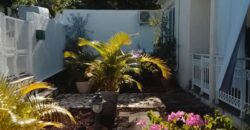 À vendre une spacieuse villa T5/6 en duplex avec petite vue mer située à Terre Sainte Réunion