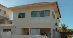 À vendre une spacieuse villa T5/6 en duplex avec petite vue mer située à Terre Sainte Réunion