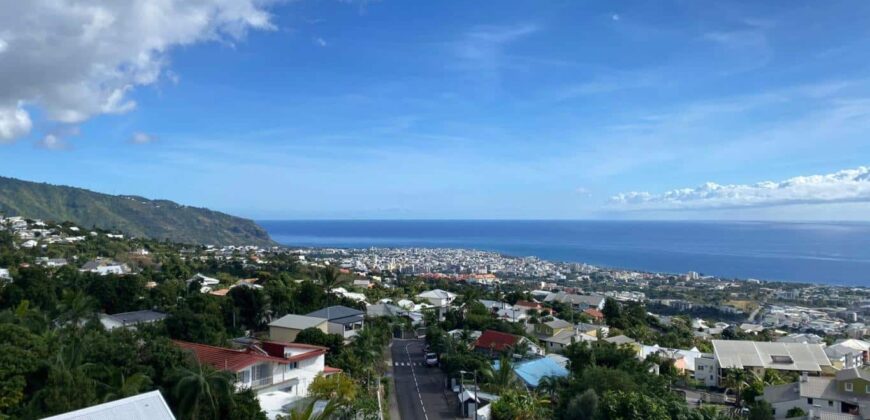 À vendre un appartement de type F2 dans une résidence avec vue mer et montagne à Sainte Clotilde, Réunion