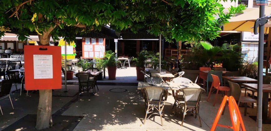 À vendre le restaurant Le Grilladin situé au coeur de la célèbre Place du Marché à Saint Gilles les Bains Réunion