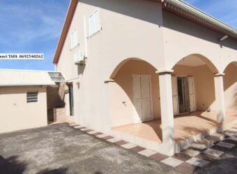 En vente cette spacieuse villa F5/F6 d’environ 150 m² située à Vincendo Saint-Joseph Réunion